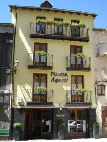 فندق إيستيري دانوفي  Fonda Agusti المظهر الخارجي الصورة